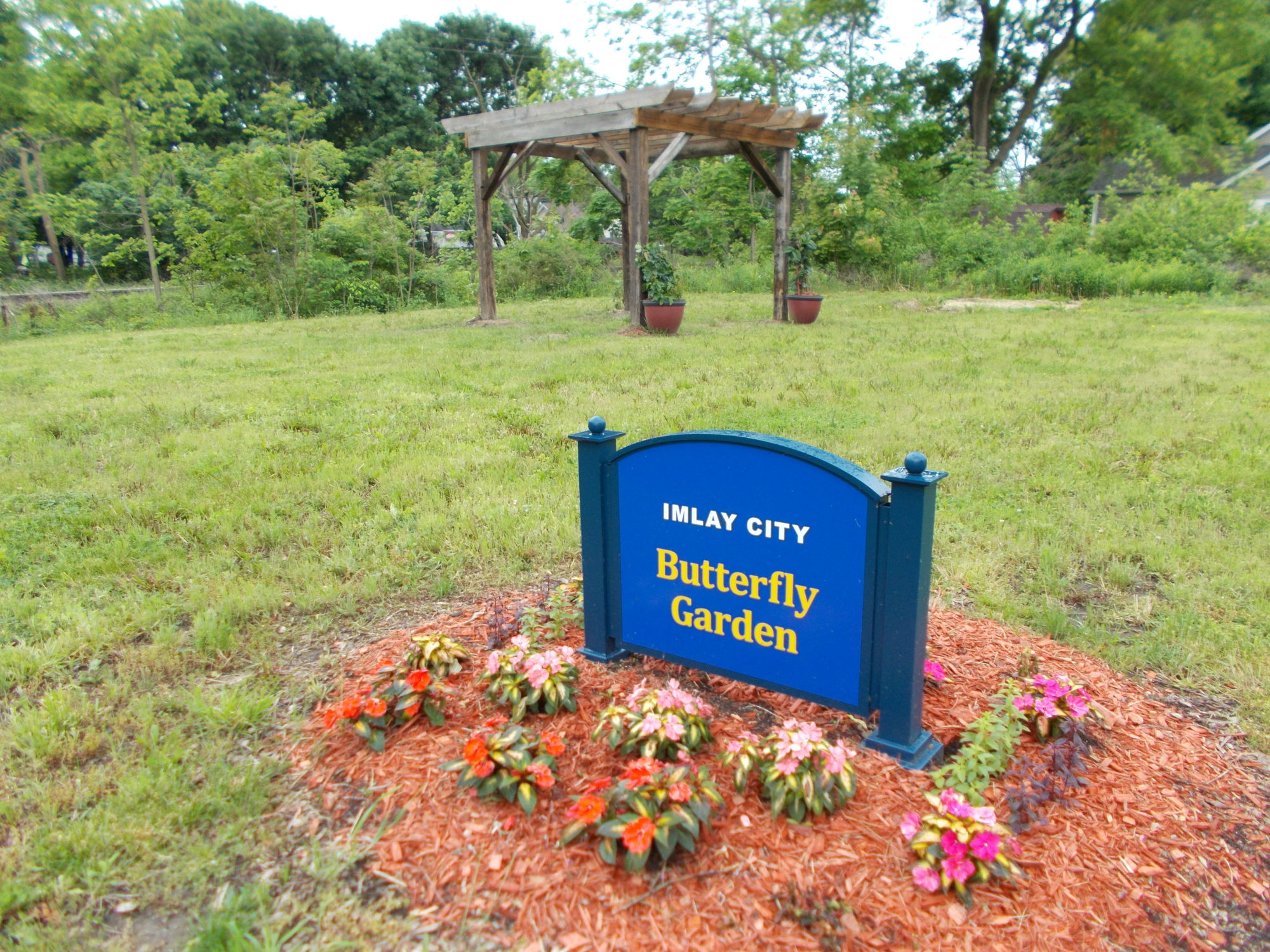 Butterfly Garden Sign And Pergola 2019